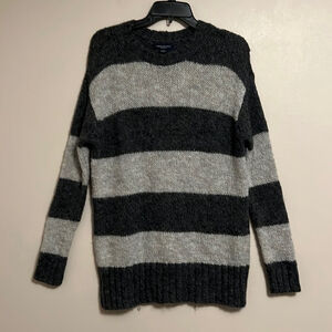 American Eagle Jegging Fit Gray Striped Oversized Soft Fuzzy‎ Sweater Small